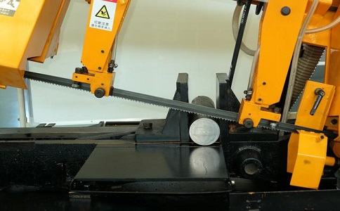 高坪数控带锯床自动送料精度会出现偏差吗？