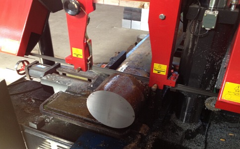 高坪卧式带锯床加工时出现明显振荡如何排查？