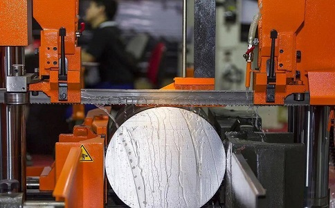 高坪立式金属带锯床切削出现跑带故障解决方法！